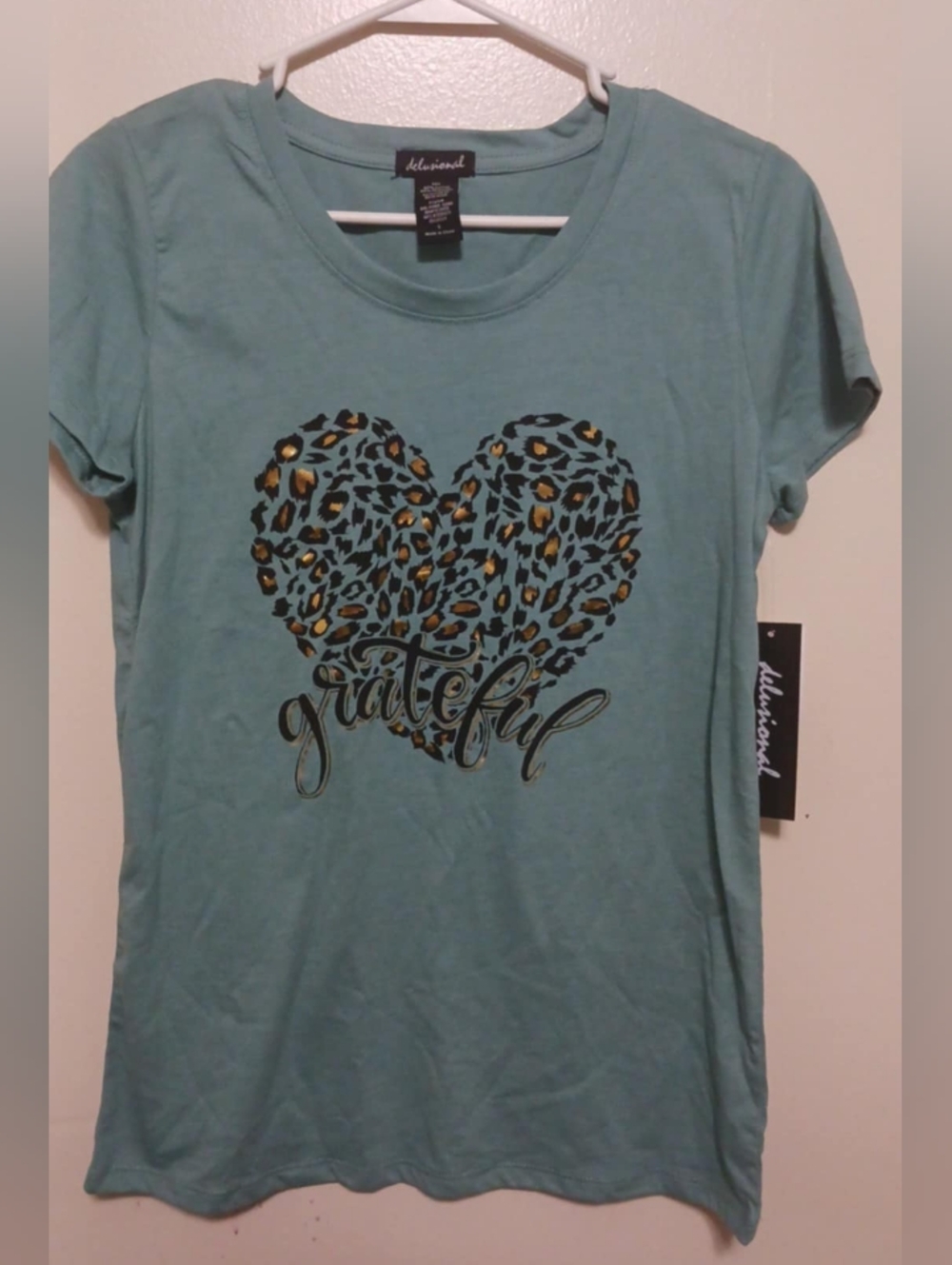 Ðelusional Womens Teal Graphic Tee with Leopard Heart  Gold Accents Small A-19